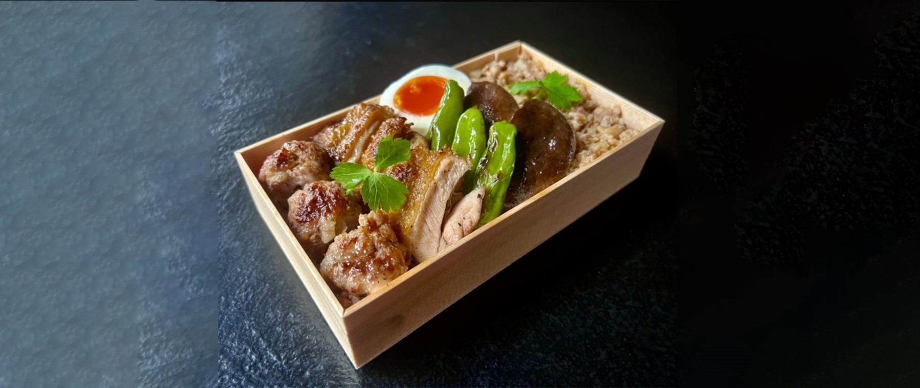 Hamagurizaka Maekawa Takeaway (yakitori bento)'s images1